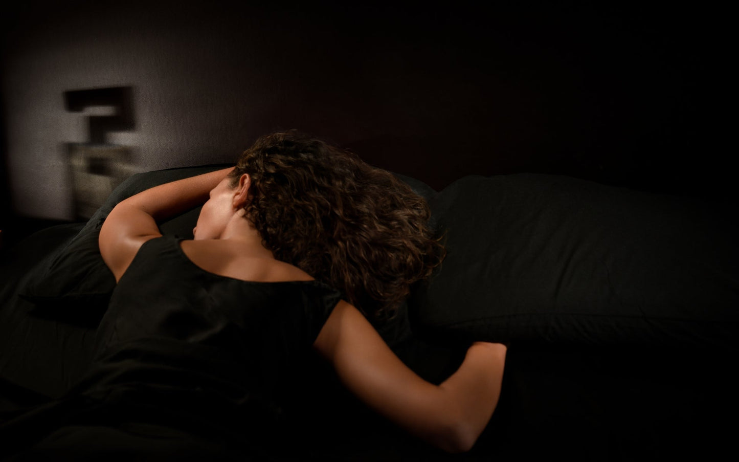 Dormir parfumé·e : un rituel oublié au pouvoir sensoriel et émotionnel