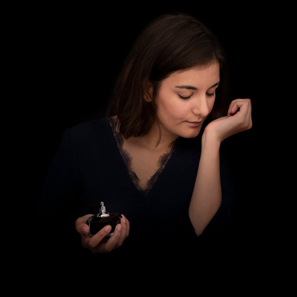 Comprendre les Notes Olfactives du Parfum "Dans le Noir ?"